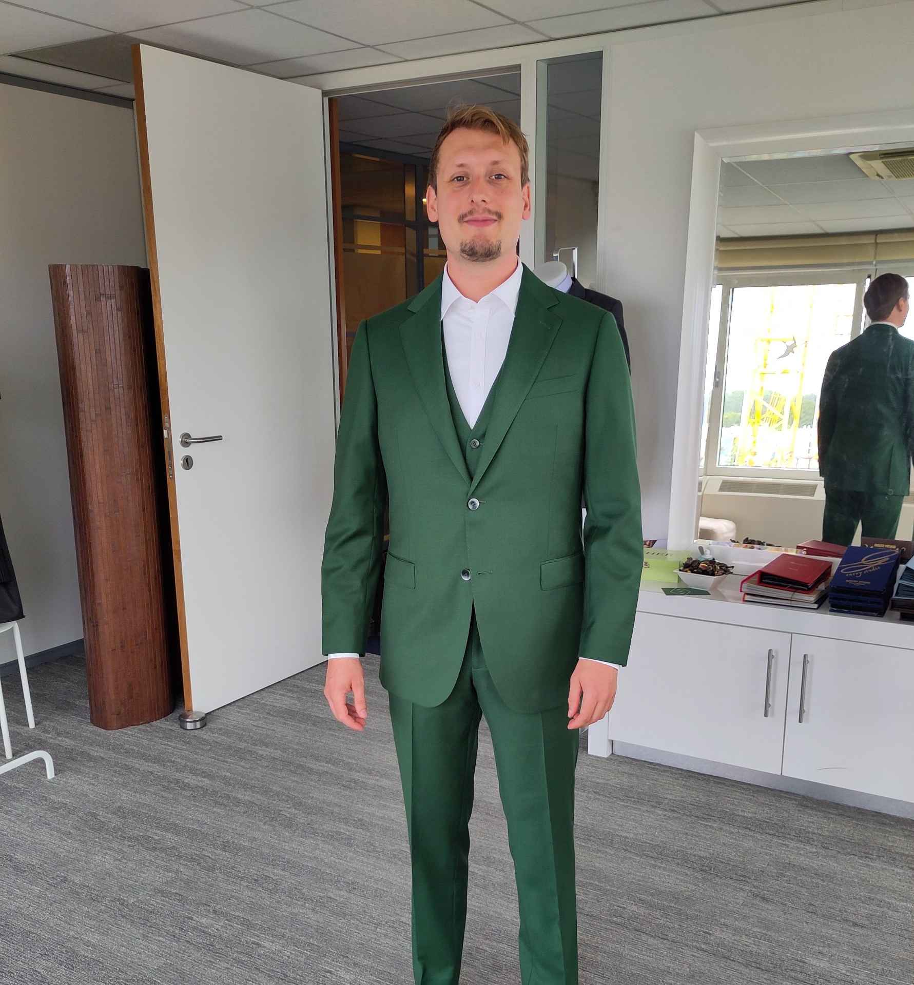 Smaragdgroen driedelig pak