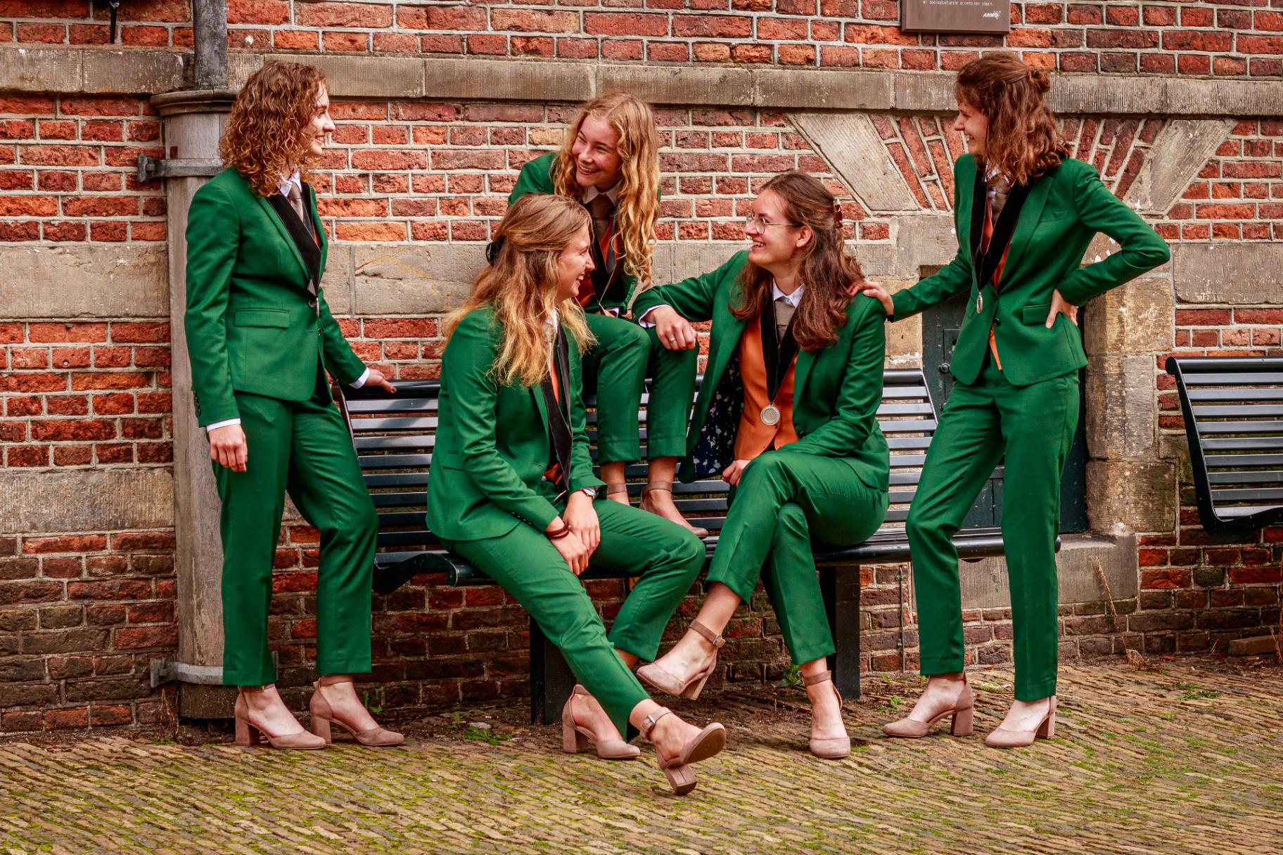 Groene maatkostuums voor Ichthus Landelijk